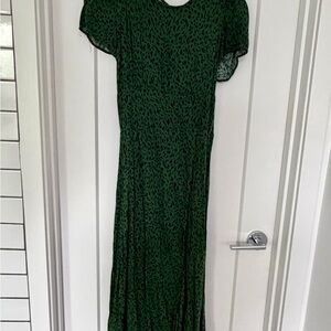 Elegant Green Patterned Dress